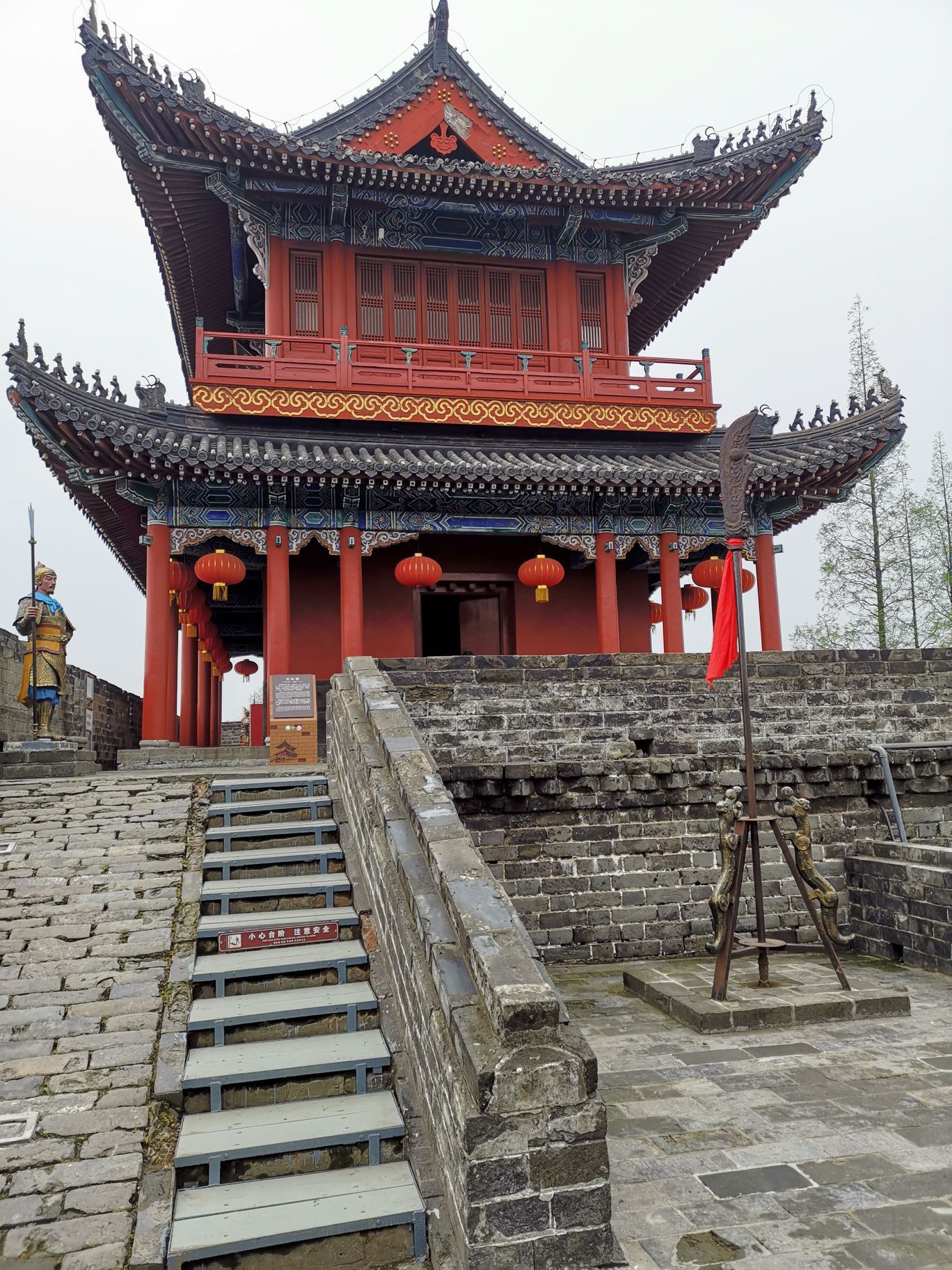 雨天游荆州古城，半天只走城墙和宾阳楼就够了