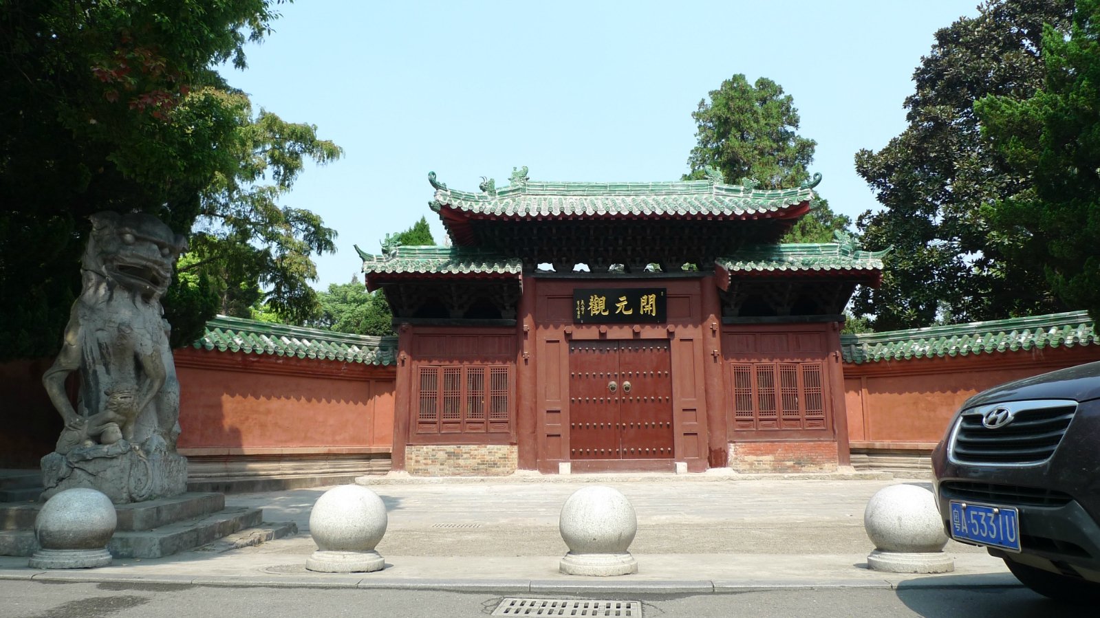 开元观院内原生古樟与建筑共生的场景值得停留探访