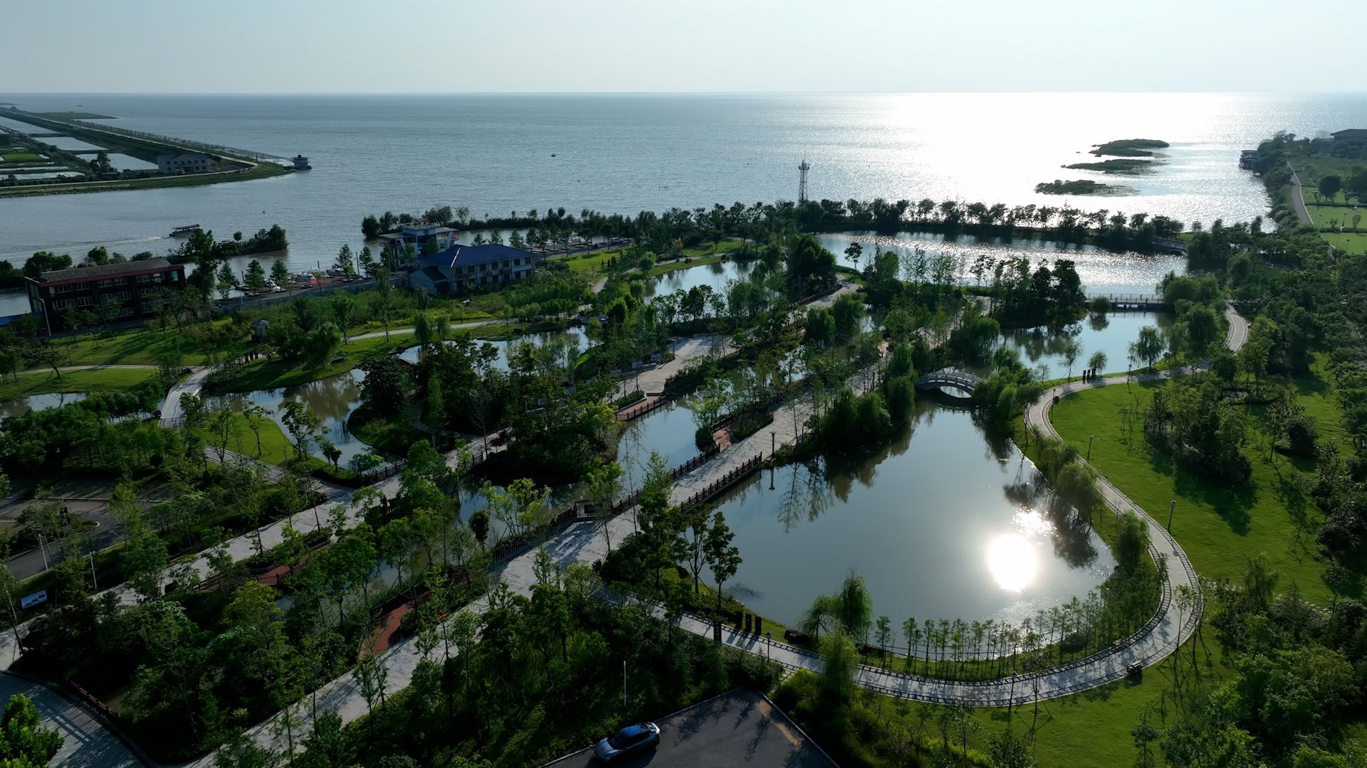 洪湖湿地生态旅游区逛完主景后可顺路衔接同片区休闲行程