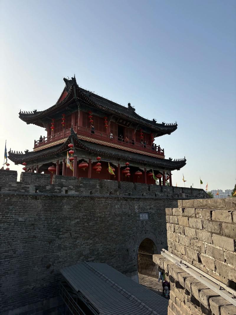 荆州古城夜游和张居正街适合慢看的一段，实际走下来这样更顺