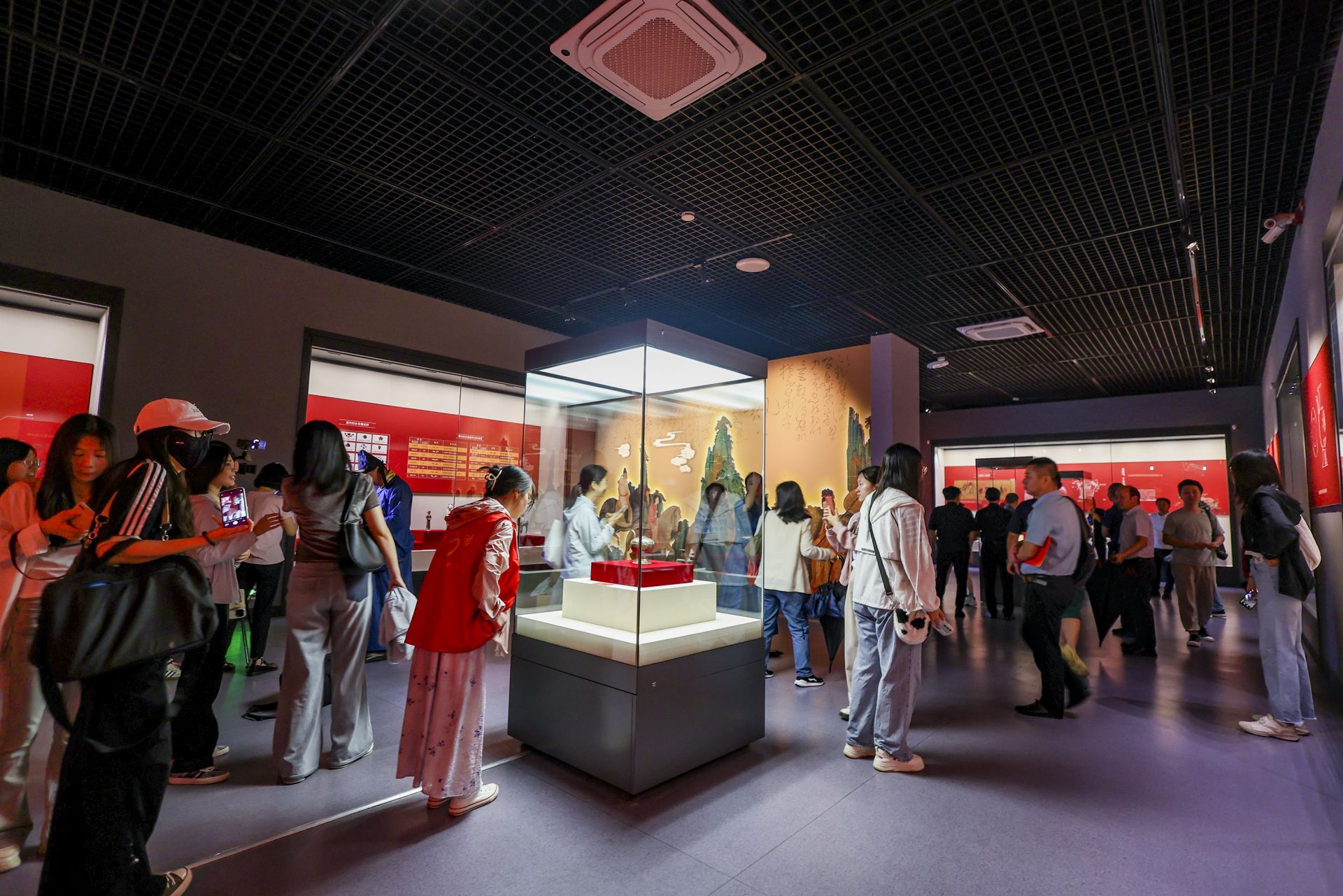 周末错峰逛荆州博物馆楚文化展厅可顺接古城街区体验